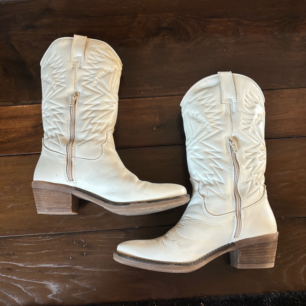 Steve Madden Hayward White Leather Boots - Picture 5 of 5